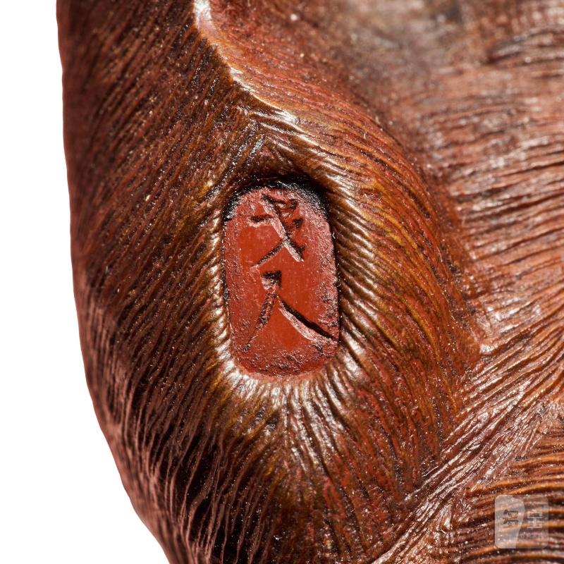 十九/二十世紀早期 銅、木、鹿角置物及根付 | A COLLECTION OF BRONZE, WOOD AND STAG ANTLER OKIMONO AND NETSUKE DEPICTING ANIMALS - 图8